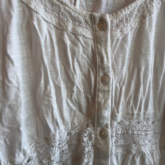 4/$30. American Eagle White Lace Top - Picture 3 of 4